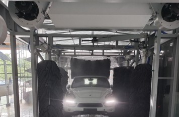 张家港国际汽车城气动隧道式洗车机